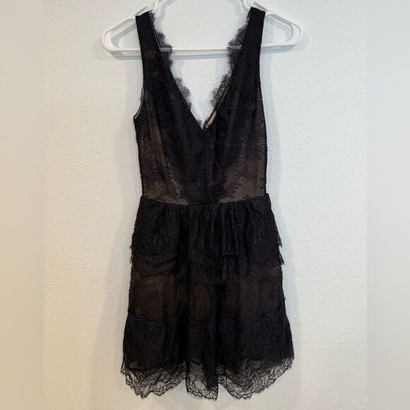 BCBGMaxAzria Willa Black Lace V-Neck Sleeveless Dress XS EUC - Picture 4 of 6